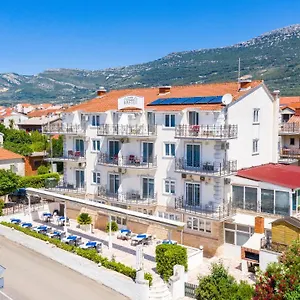 https://hotel-kastel-kastela.hotels-in-trogir.com