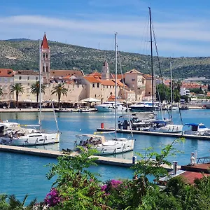 azur-luxury-rooms-trogir.hotels-in-trogir.com/