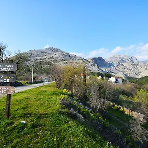 apartments-paklenica-starigrad-paklenica.hotelinzadar.com/