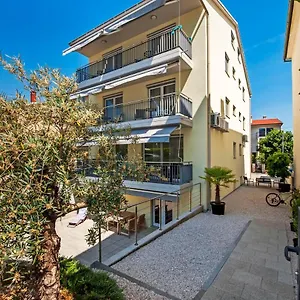  Apartment Anamar